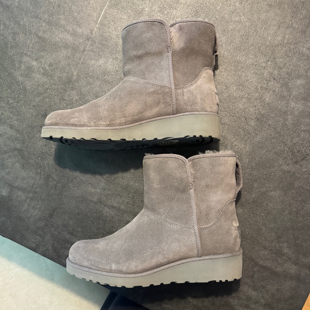 UGG Kristen Water Resistant Suede Boots - Grey - Womens 10M - Picture 3 of 6